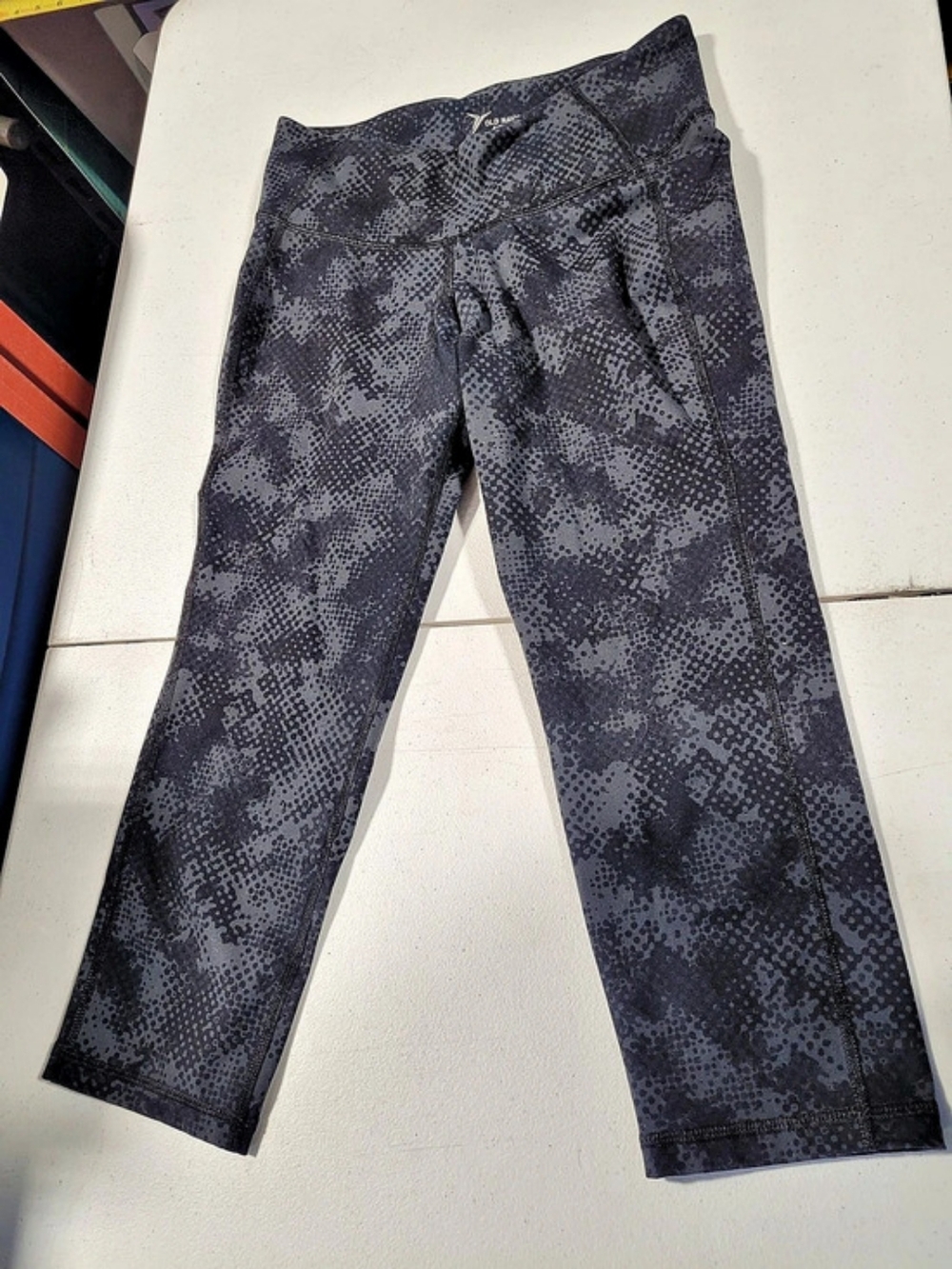 Old Navy Active Go-Dry Compression Crop Leggings Gray Small